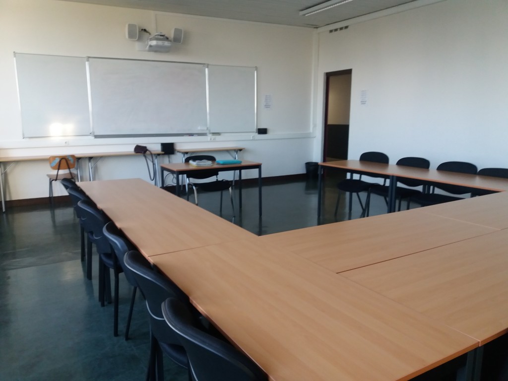 image de salle de classe vide