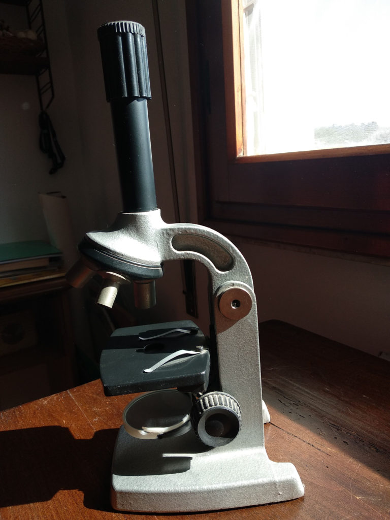 microscope optique en métal 
